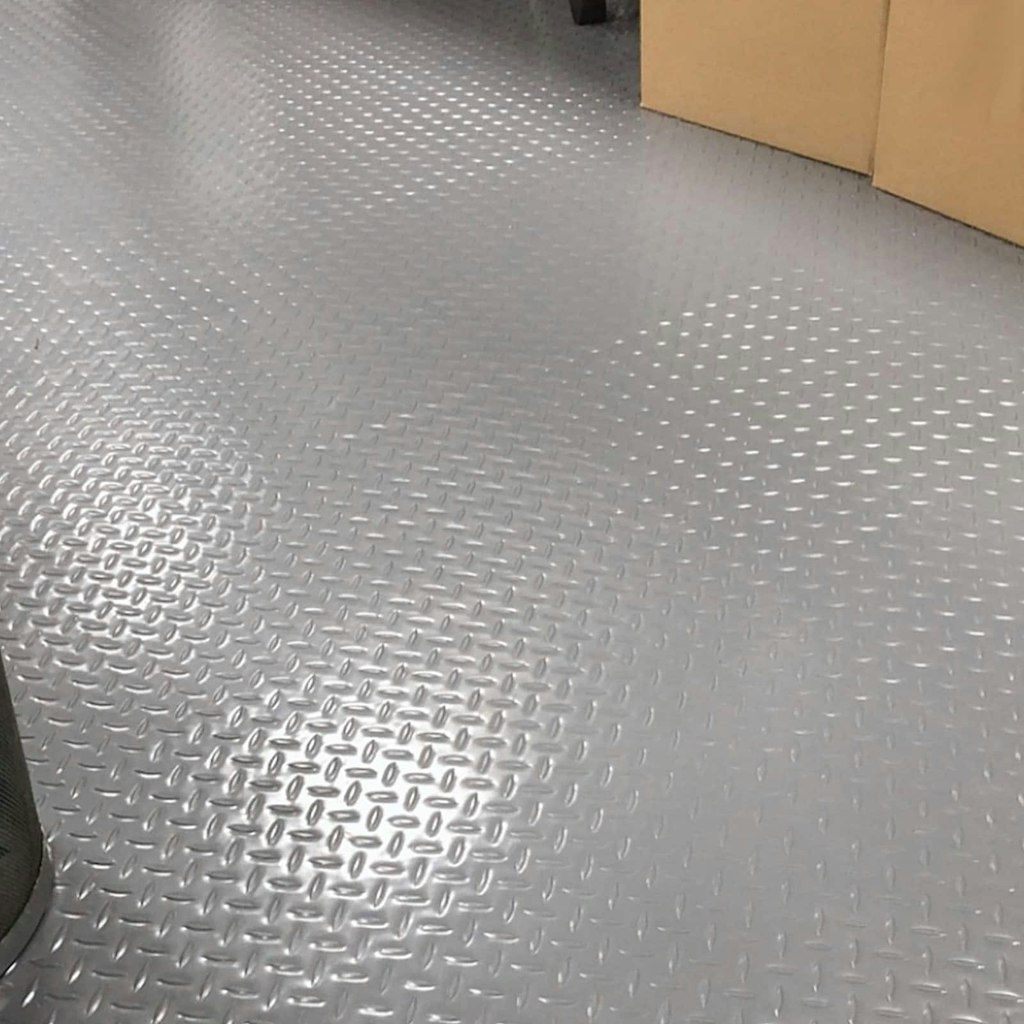 Vevor 94-Sq. Ft. Diamond PVC Garage Flooring Roll: $35