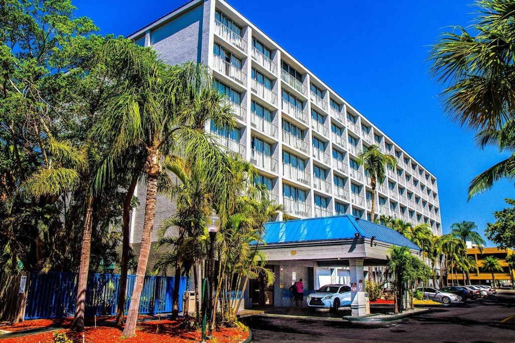 Miami Hotel Deals at Priceline : Up to 60% off