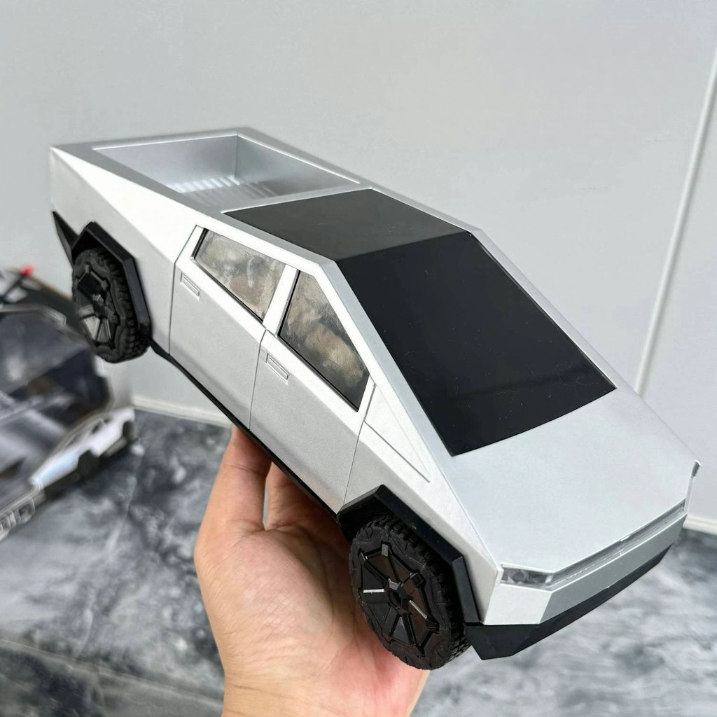 1:16 Scale Electric Remote Control Truck: 4.29