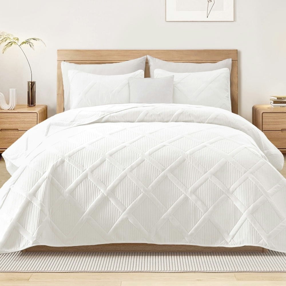 Exclusivo Mezcla King Quilt Set 3-Piece: $26.99