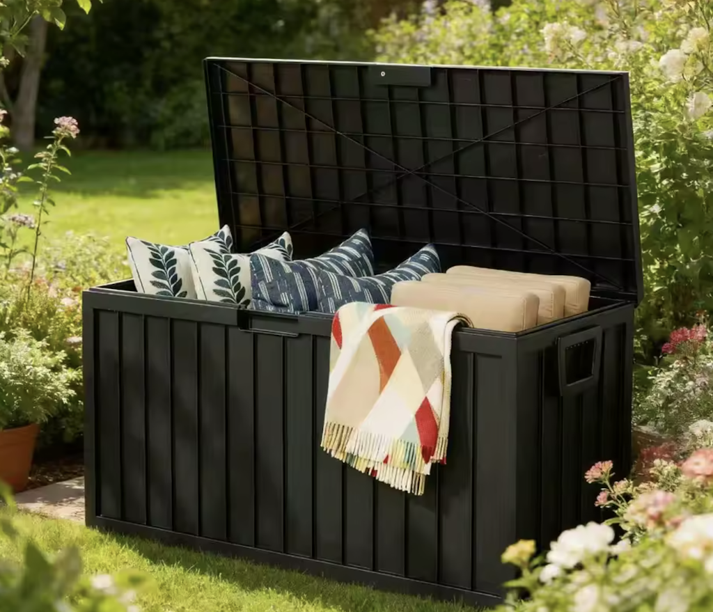 75 Gallon Deck Box w/ Lockable Lid : $13