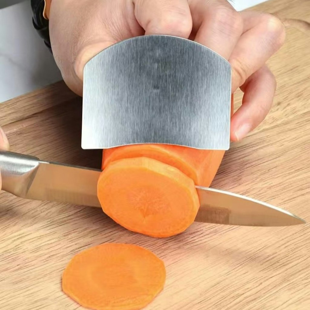 Finger Guard Kitchen Tool: 66 cents