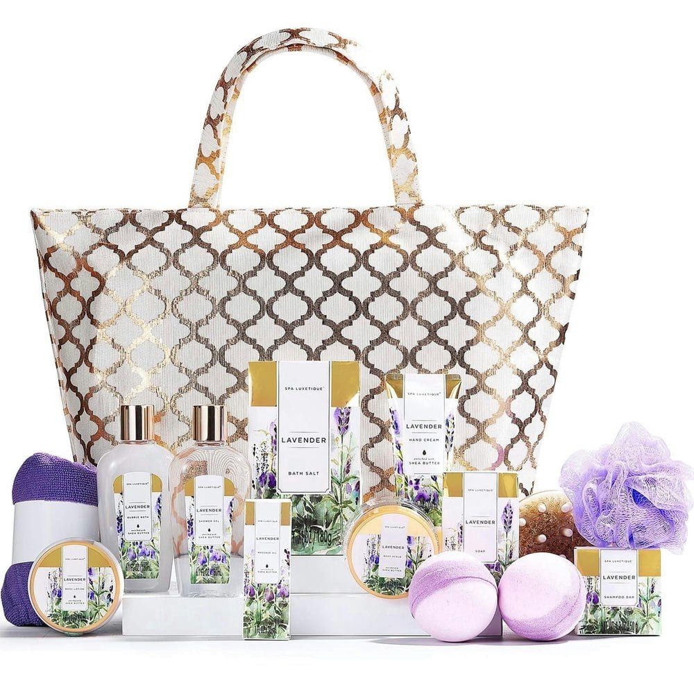 Spa Luxetique 15-Piece Lavender Bath Gift Set: $37.99