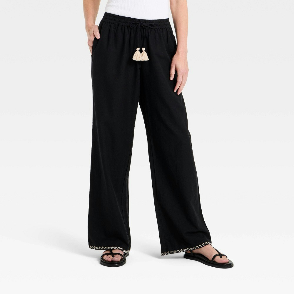 Universal Thread Women's Mid-Rise Straight Leg Pull-On Pants: $35
