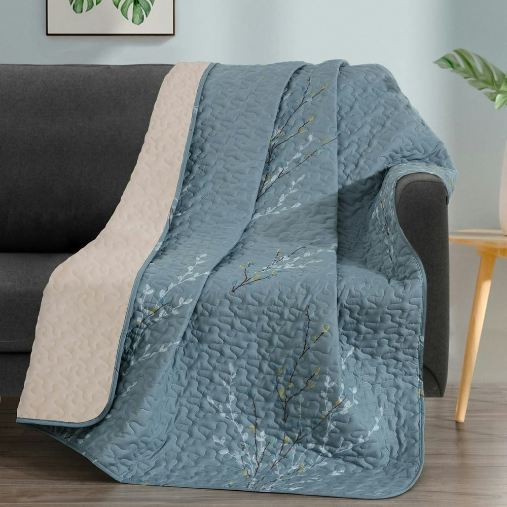 Exclusivo Mezcla Microfiber Quilted Throw Blanket 50" x 60": $21.79