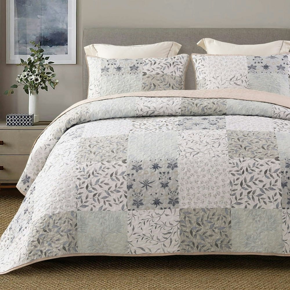 Exclusivo Mezcla Reversible Boho Quilt Set King 3-Piece: $32.99