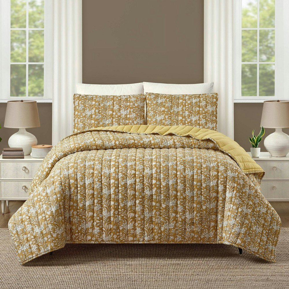 Laurel & Mayfair Sketched Floral 3-Piece King Quilt Set: $107.99