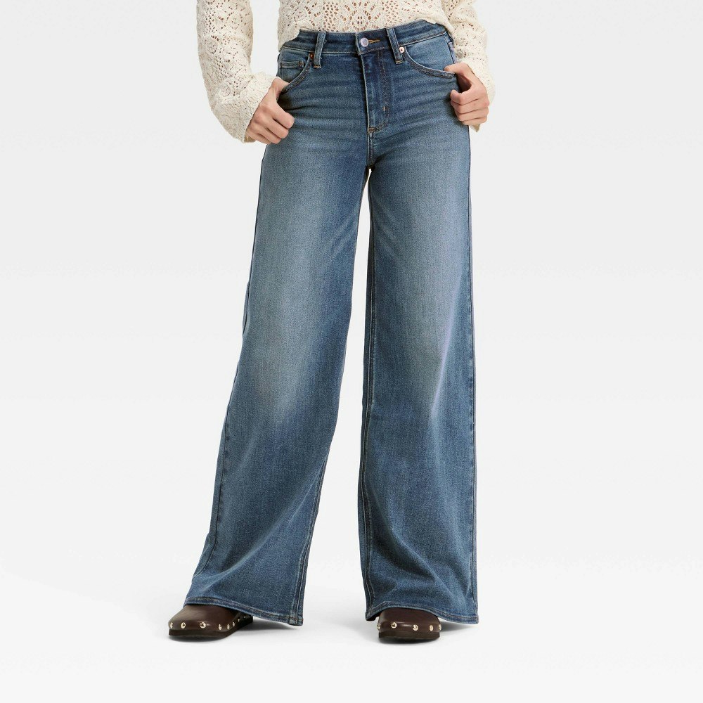Universal Thread Women's High-Rise Wide Leg Jeans: $28