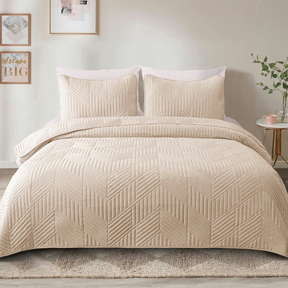 Exclusivo Mezcla Full Queen Ultrasonic Quilt Bedding Set: $29.99
