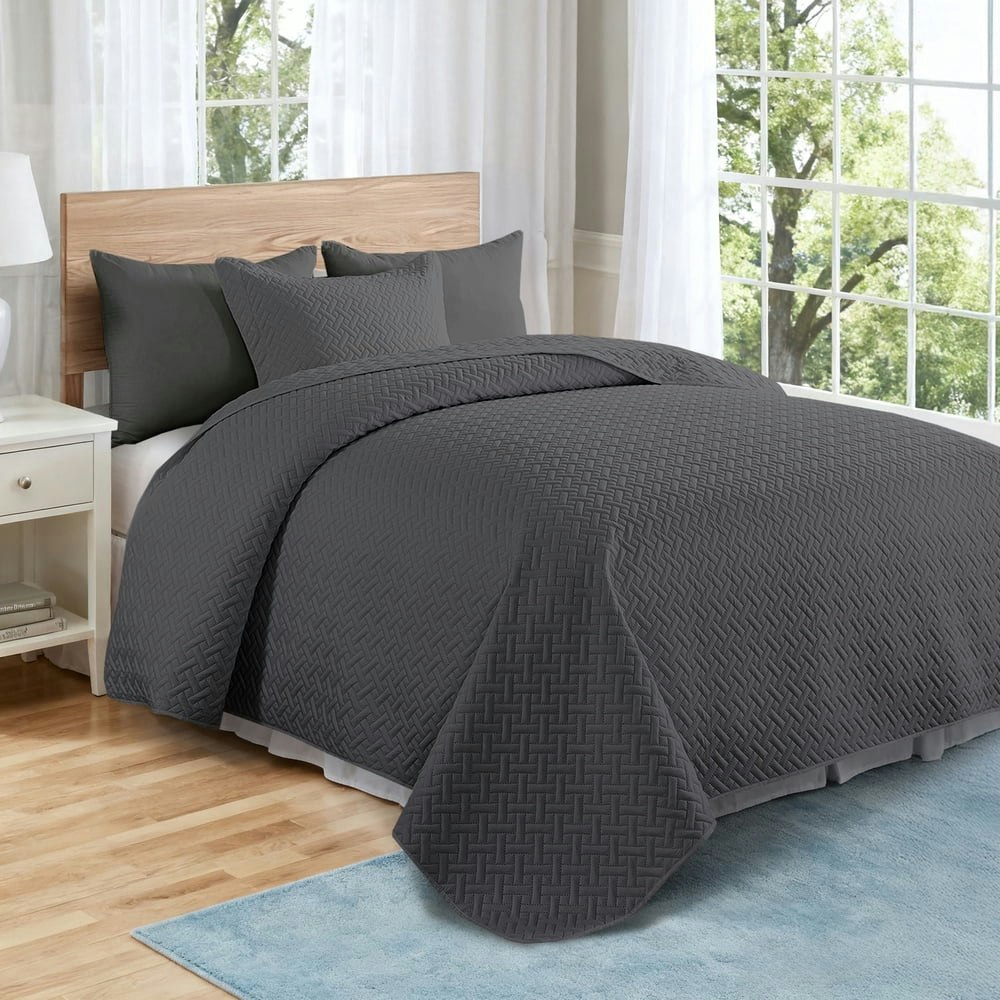 Vccoem Full/Queen Quilt Set 3-Piece: $25.99