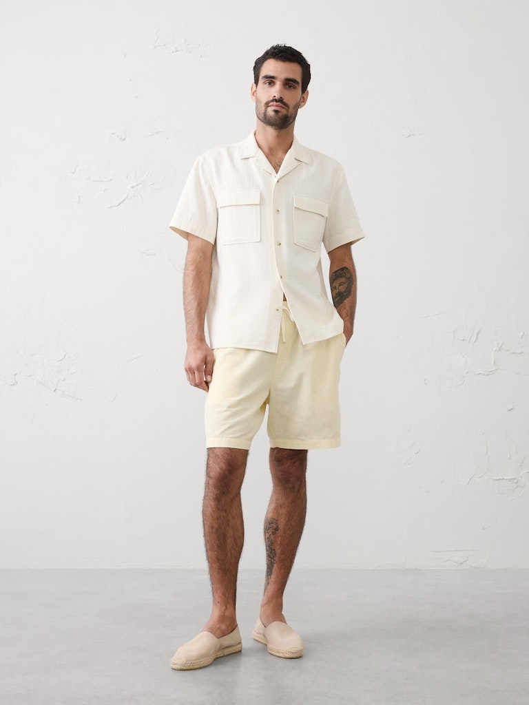 Standard-Fit 7-Inch Linen-Blend Deck Shorts: $25