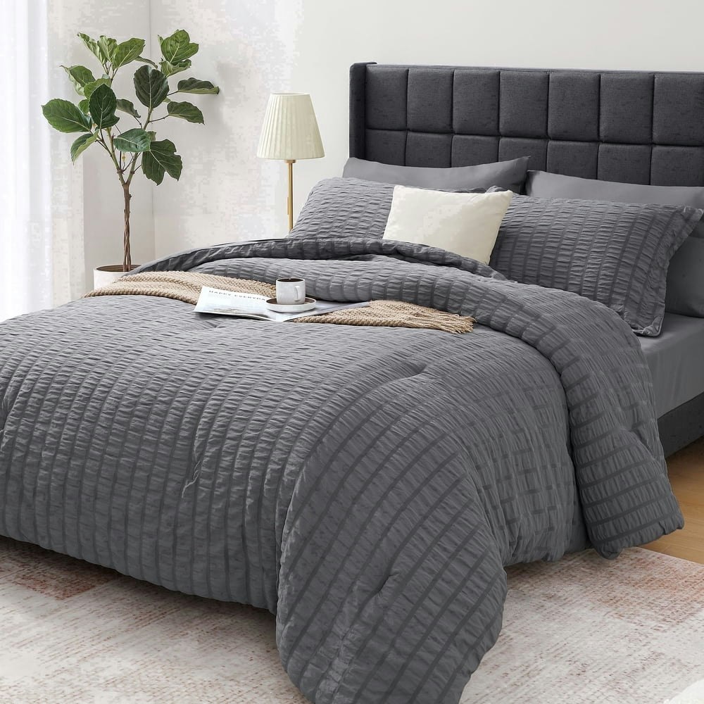 Vccoem 7-Piece Queen Comforter Bedding Set: $33.99 Vccoem 7-Piece Queen Comforter Bedding Set: $33.99