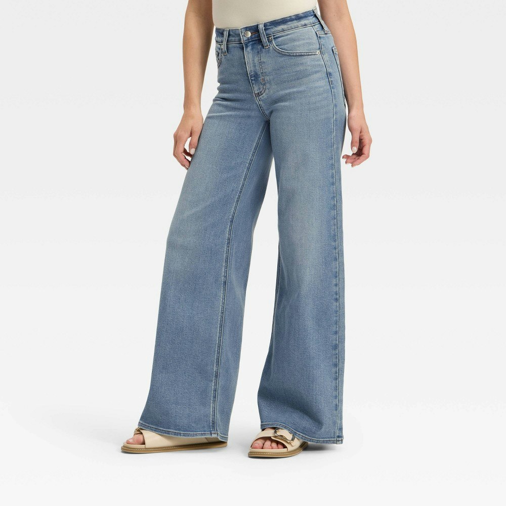 Universal Thread Women's High-Rise Wide Leg Jeans: $28