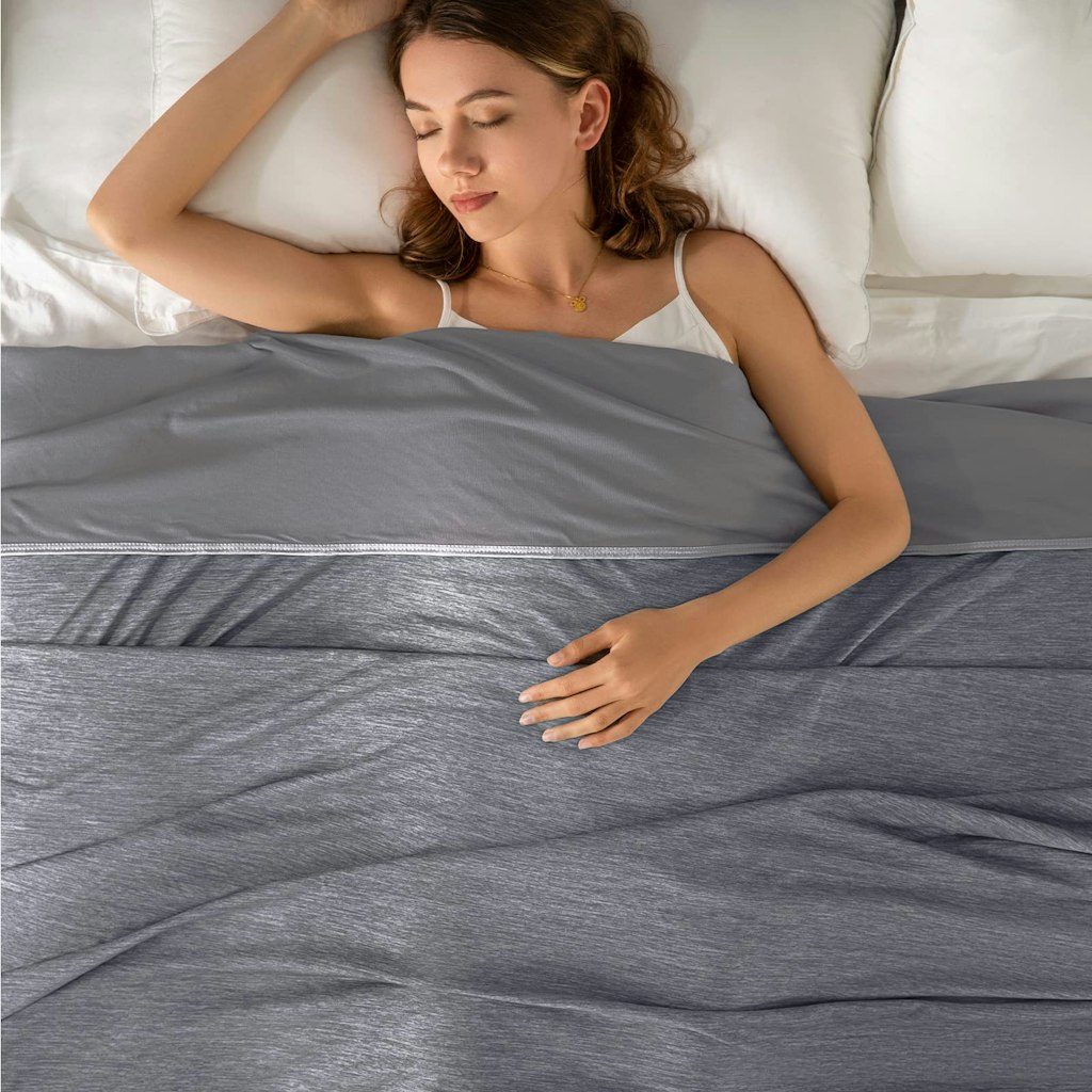 Topcee 90" x 90" Queen Size Cooling Blanket: $24