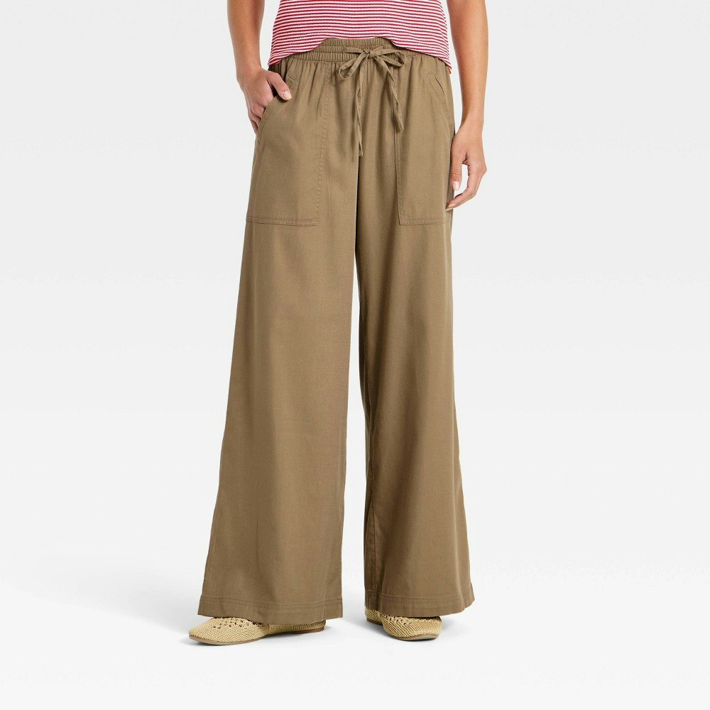 Universal Thread Women's Mid-Rise Drawstring Pull-On Pants: $32