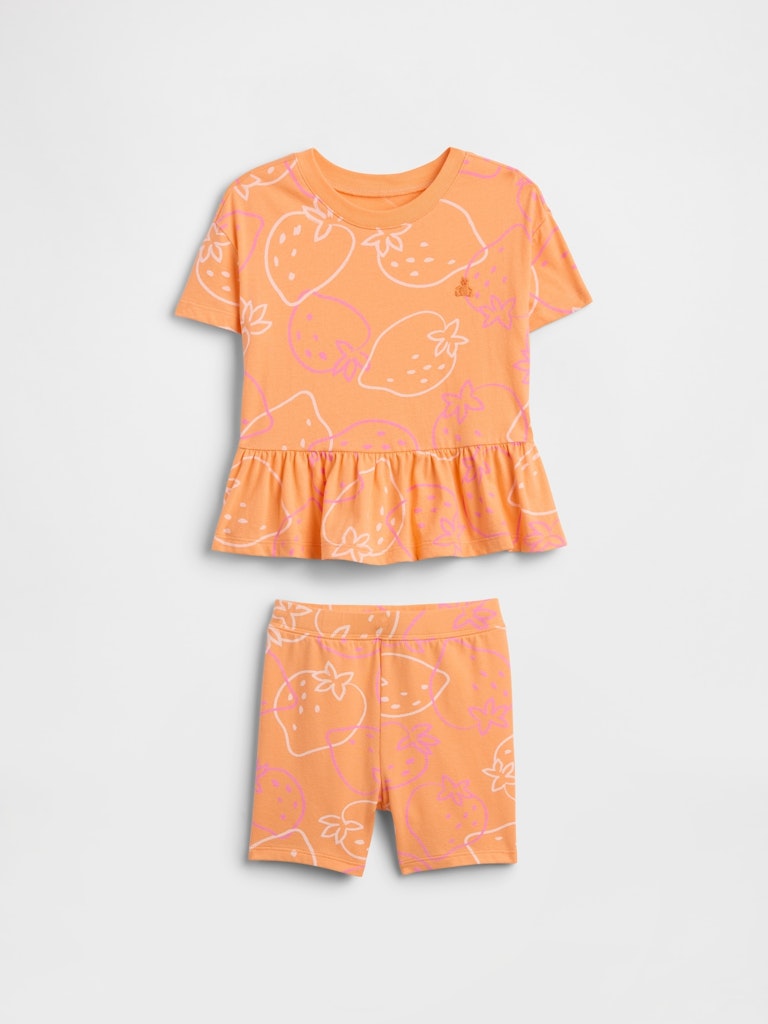 BabyGap Two-Piece Outfit Set: $17.99 BabyGap Two-Piece Outfit Set: $17.99
