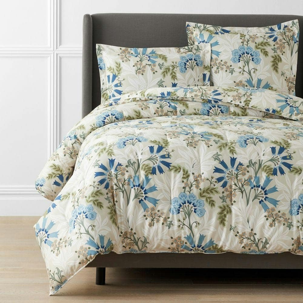 Legends Hotel Lilia Floral Full Sateen Comforter: $139