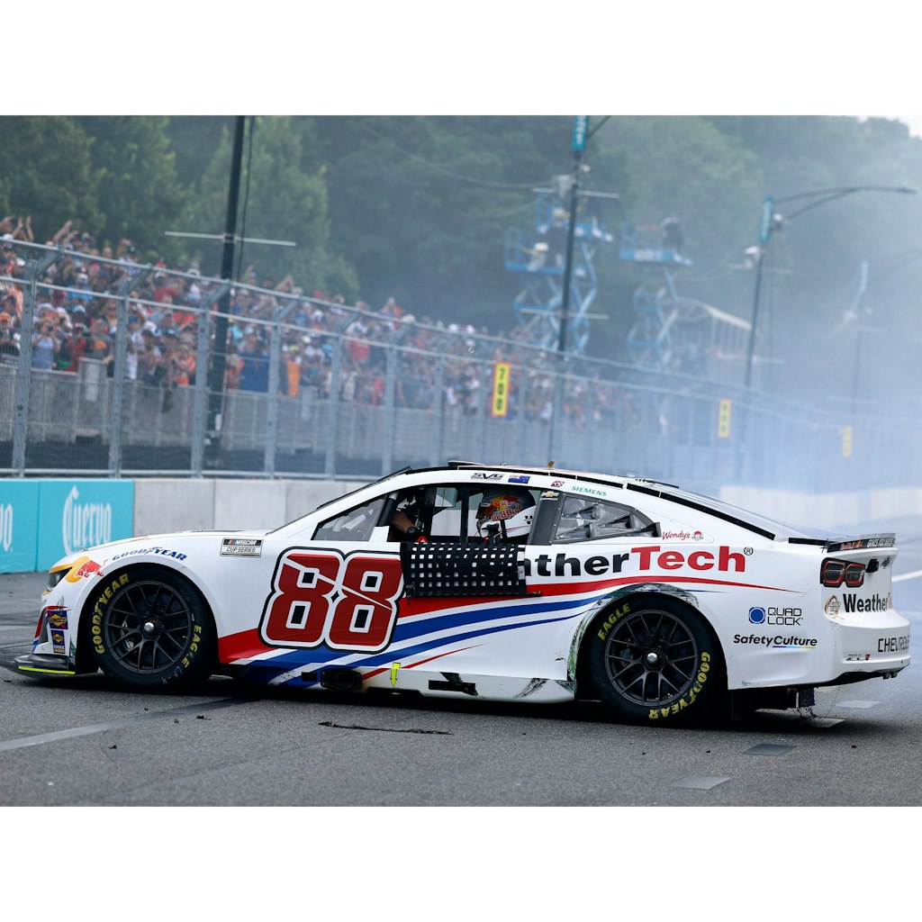 Shane van Gisbergen 2025 Grant Park 165 Race Winner 1:24 Die-Cast Car: $149.99