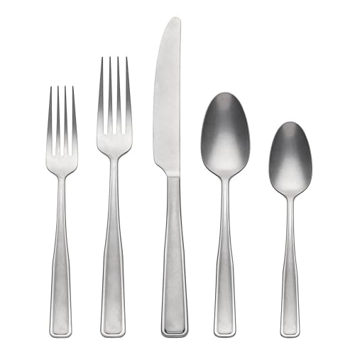Oneida Reid 20-Piece Silverware Set: $32