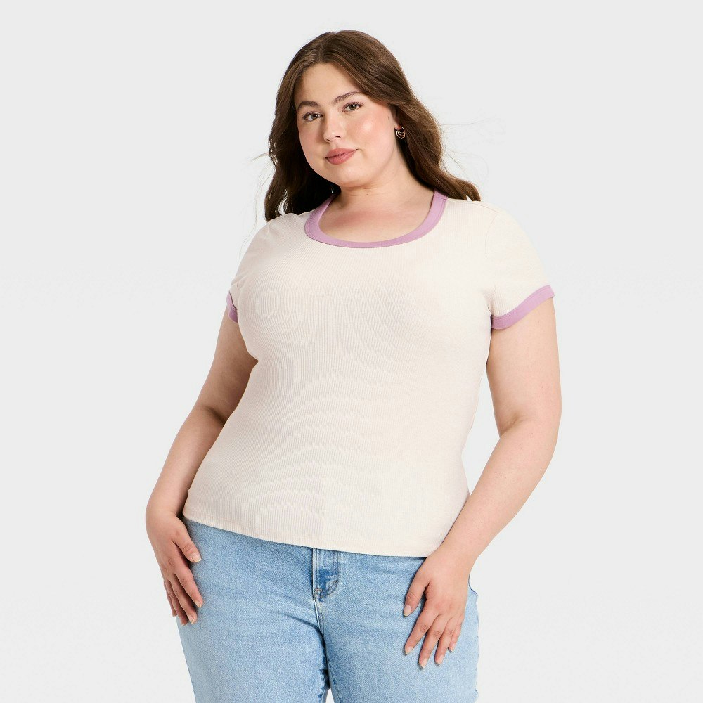 Universal Thread Women's Short Sleeve Contrast Rib Scoop Neck T-Shirt: $15