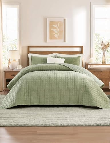 YnM 90"x90" 15-lb Velvet Weighted Blanket: $84.99