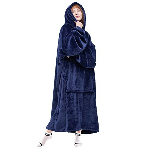 Waitu Wearable Blanket Hoodie: $33.99