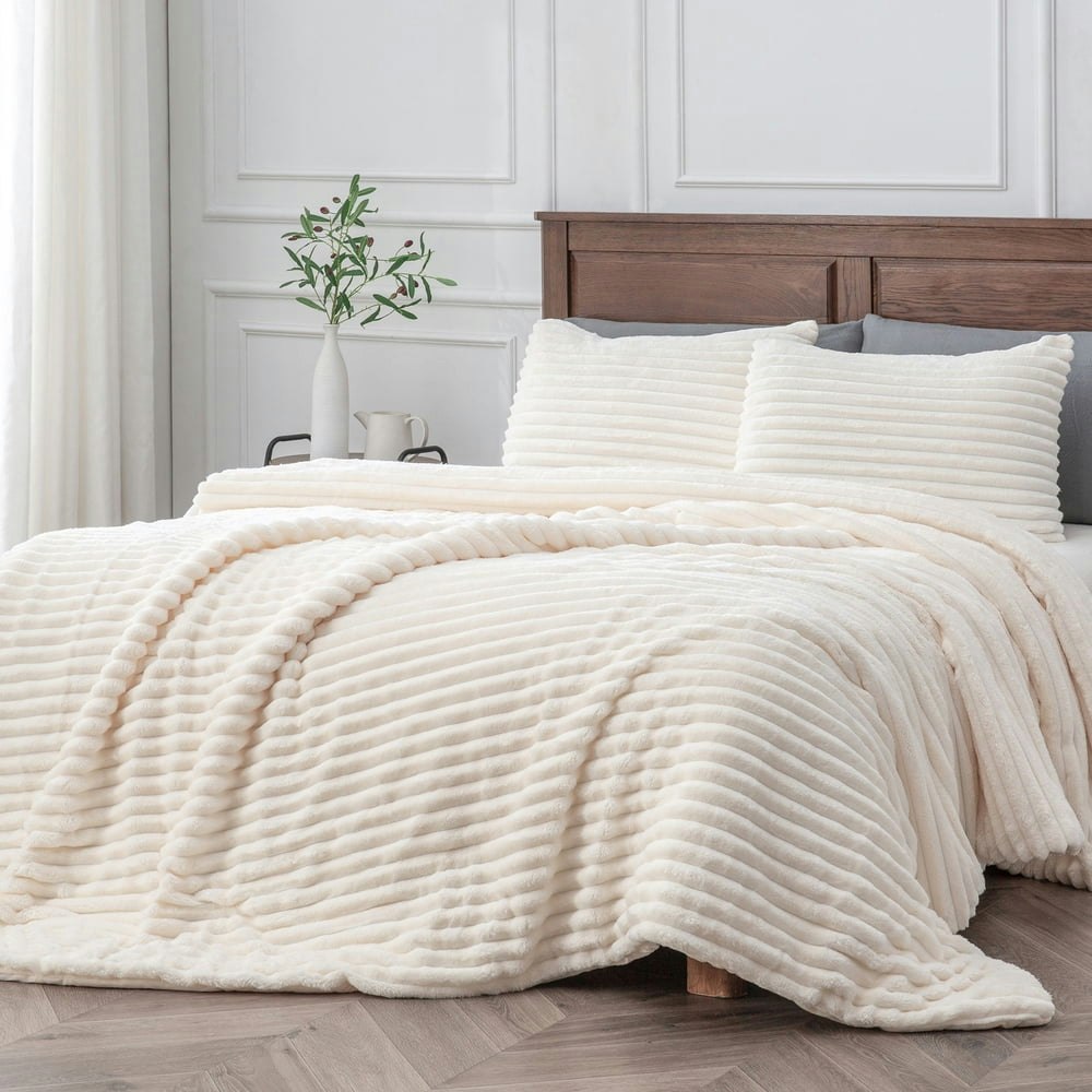 Bedelite Queen Fleece Comforter Set: $45.89 Bedelite Queen Fleece Comforter Set: $45.89