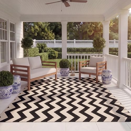 Safavieh Courtyard 8' x 11' Washable Outdoor Rug: $152.99