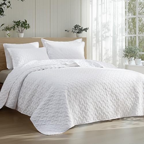 Bedsure King Size Quilt Set: $39.98 Bedsure King Size Quilt Set: $39.98