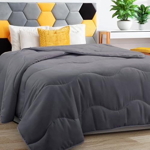 Meelus Lightweight Cooling Comforter: $29.98