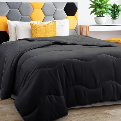 Meelus Lightweight Cooling Comforter: $29.98