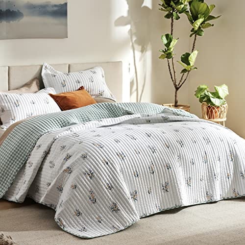 Bedsure King Floral Quilt: $46.99