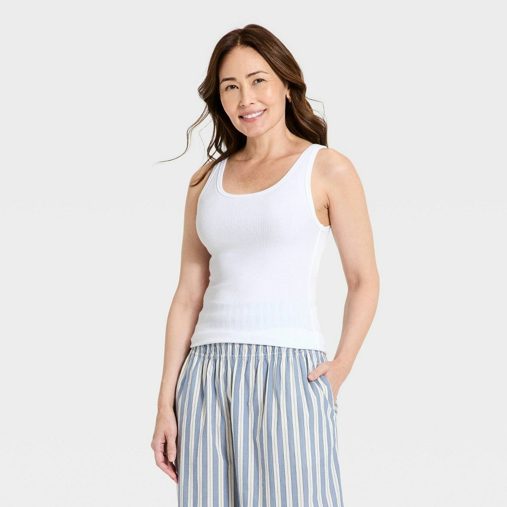 Women's Universal Thread Scoop Neck Tank Top: $5