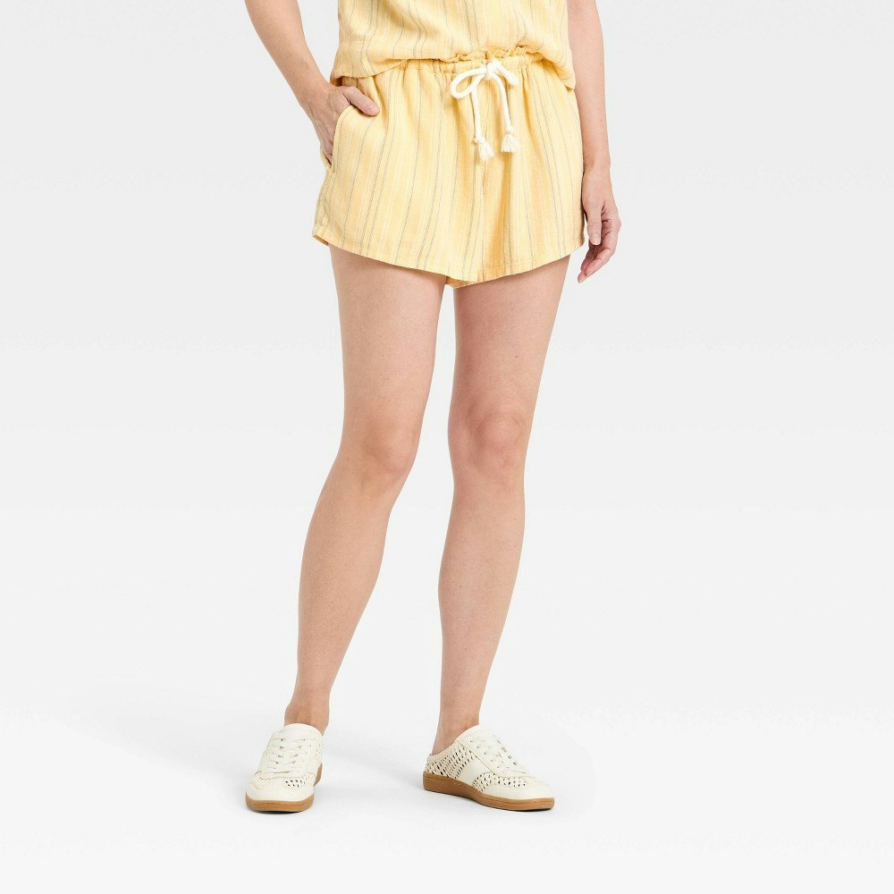 Women's Universal Thread High-Rise Linen Pull-On Shorts 3.5": $12.10 Women's Universal Thread High-Rise Linen Pull-On Shorts 3.5": $12.10