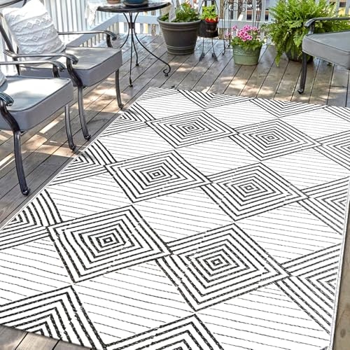 5x8-Foot Waterproof Reversible Plastic Straw Outdoor Rug: $20.39