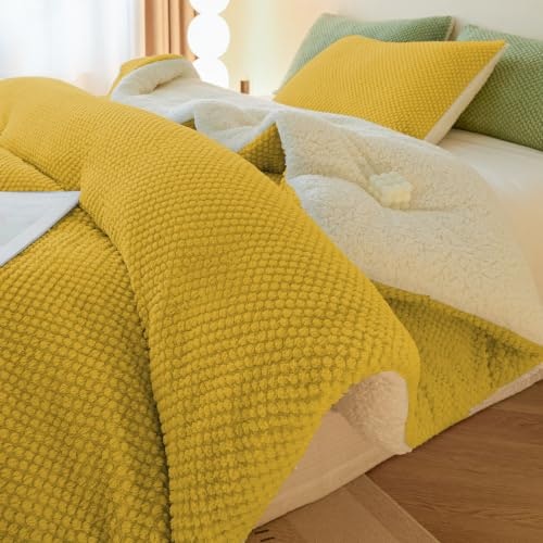 Llancl 3-Piece King Size 3D Jacquard Sherpa Comforter Set: $89.24
