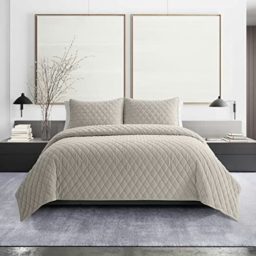 Vera Wang Quilt Set: $102.33 Vera Wang Quilt Set: $102.33
