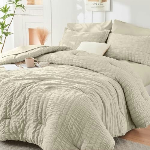 Hymokege 7-Piece King Seersucker Linen Comforter Set: $59.99