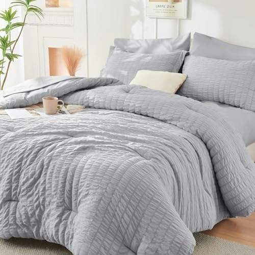 Hymokege California King 7-Piece Seersucker Comforter Bedding Set: $45.98