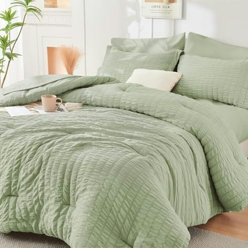 Hymokege Full Size 7-Piece Seersucker Comforter Bedding Set: $49.98