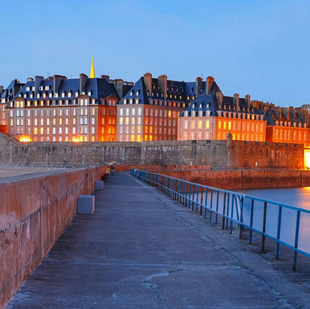 Scenic 12-Day Bordeaux to London Cruise: From $22,538 for 2 Scenic 12-Day Bordeaux to London Cruise: From $22,538 for 2