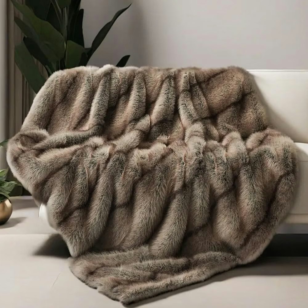 Inchgrass 74" x 60" Faux Fur Blanket : $51.29