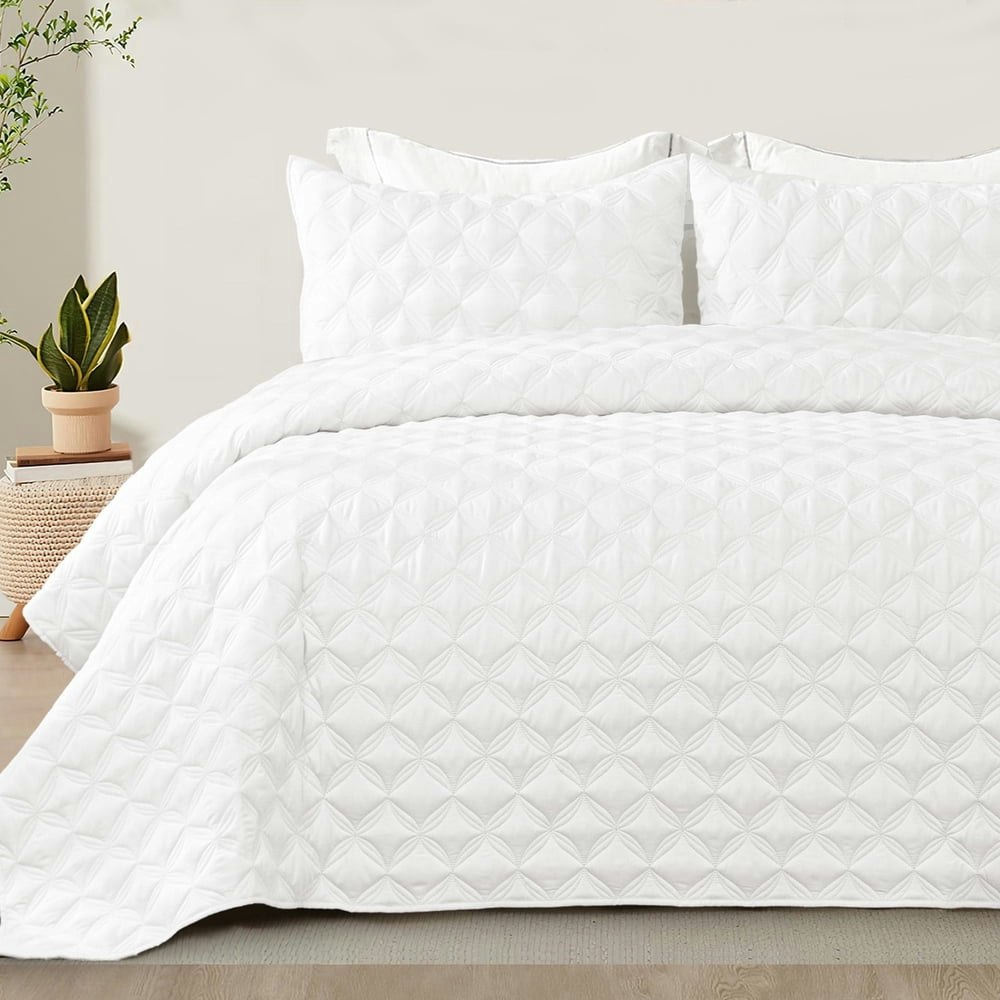 Exclusivo Mezcla King Size Bed Quilt Set: $29.69 Exclusivo Mezcla King Size Bed Quilt Set: $29.69