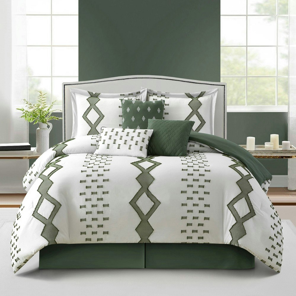 Nanshing 7-Piece Queen Pantissa Comforter Set: $140.99