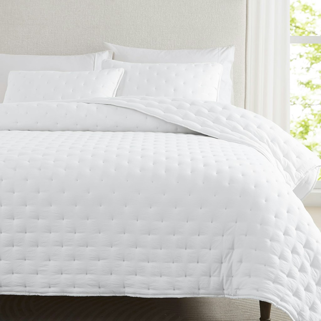 White Cloud Queen 3-Piece Quilt Set: $36