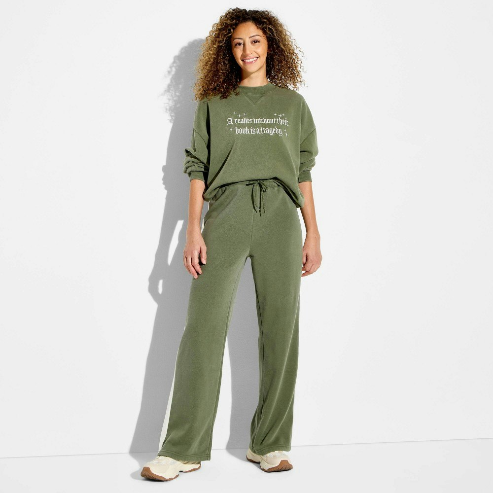 Women's Fourth Wing Fleece Graphic Sweatpants: $25