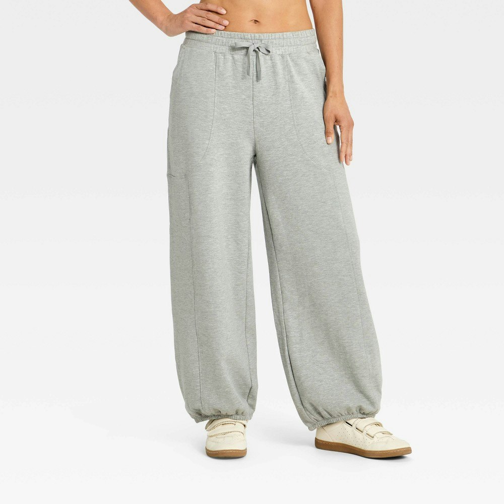 JoyLab Women's Lightweight Fleece Balloon Jogger Pants: $35