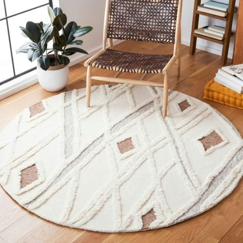 Safavieh Casablanca Collection 8-Foot Round Area Rug: $160