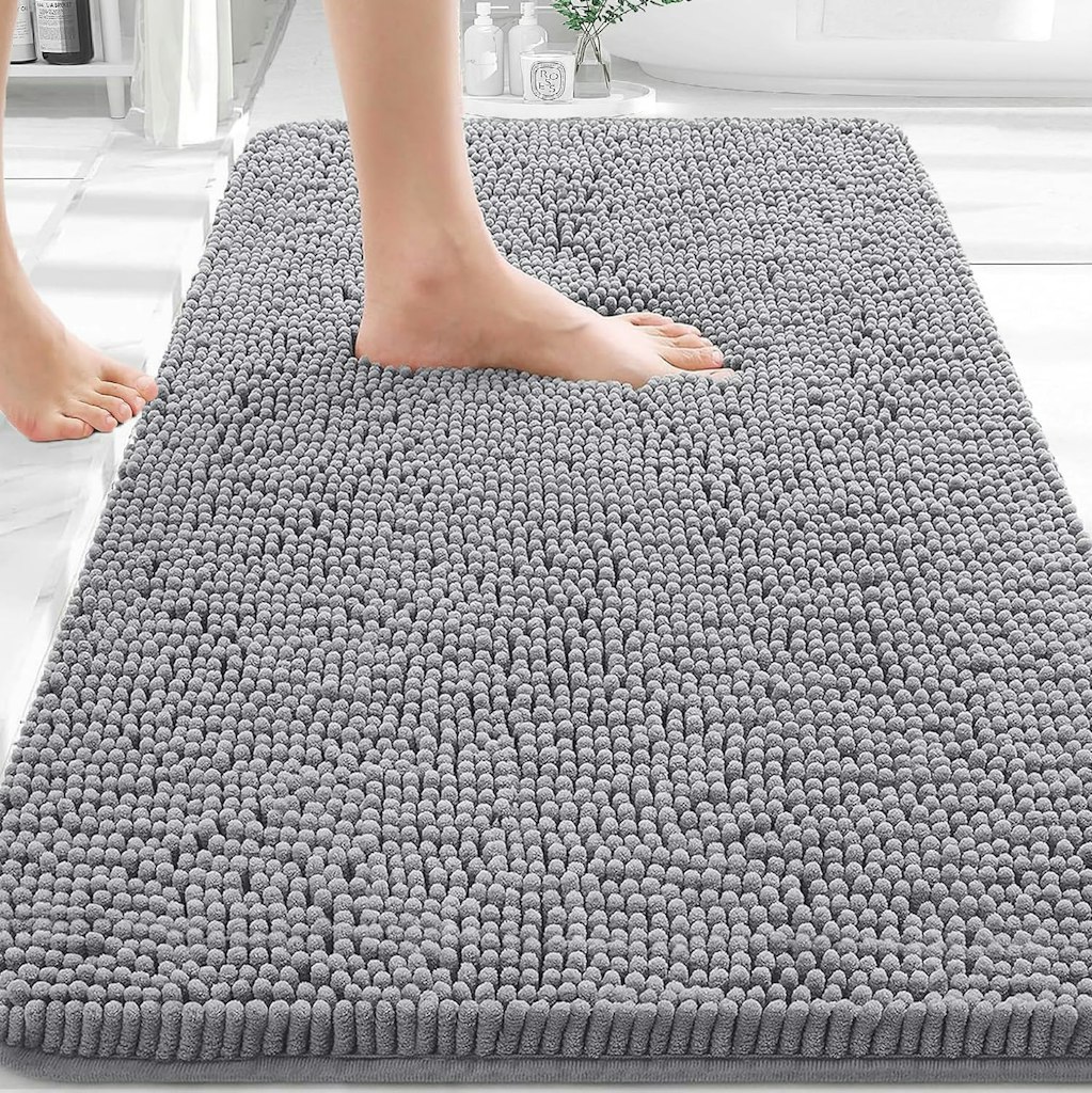 Olanly Bathroom 30x20" Chenille Non-Slip Bath Rug: $8.99