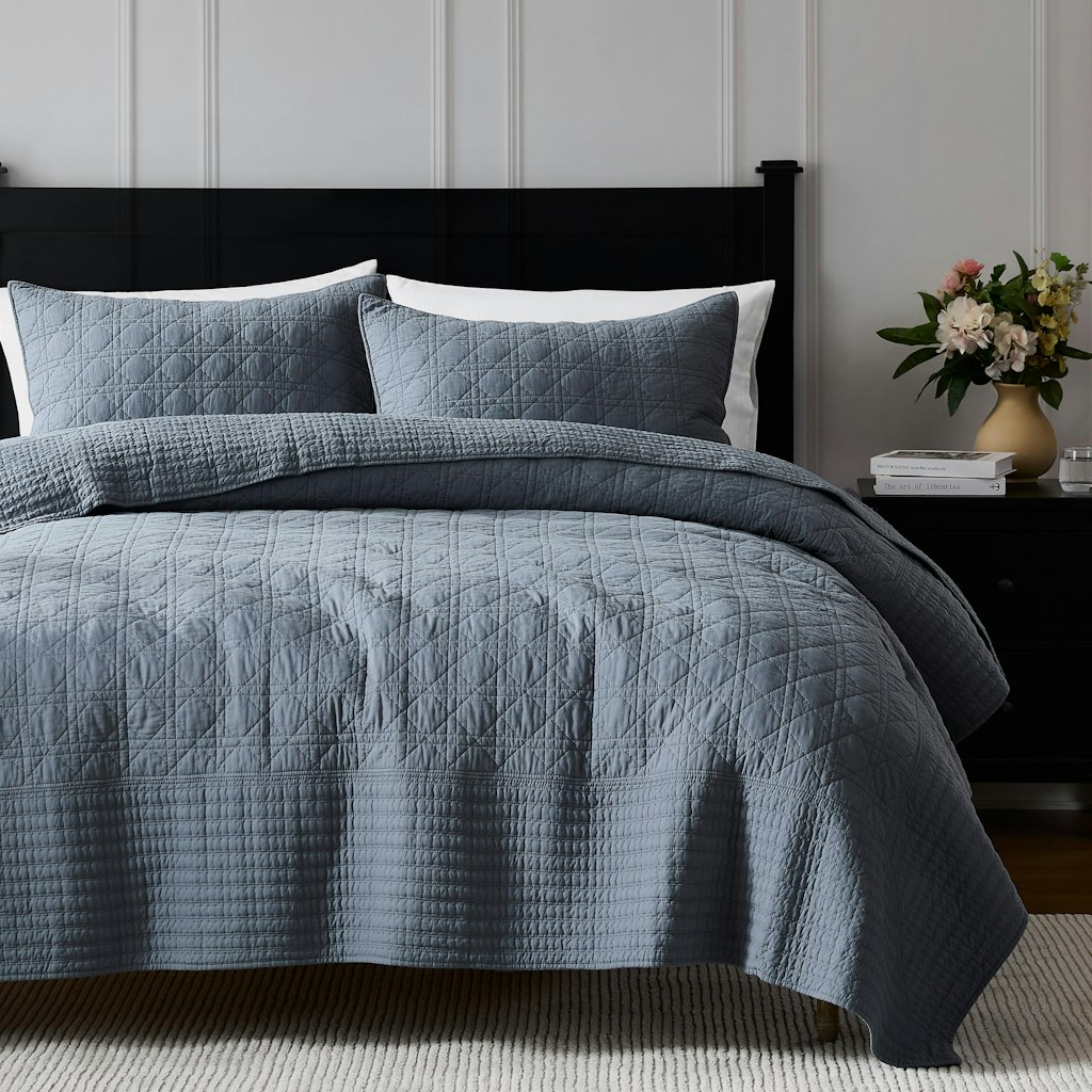 100% Cotton King Quilt Bedding Set w/ 2 Shams: $63